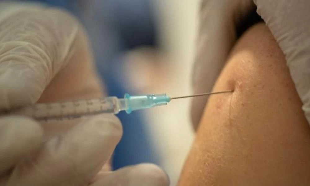 “Μέγγενη” για τους αρνητές του εμβολίου: Έξω από τα μέσα μεταφοράς, χωρίς υγειονομική περίθαλψη